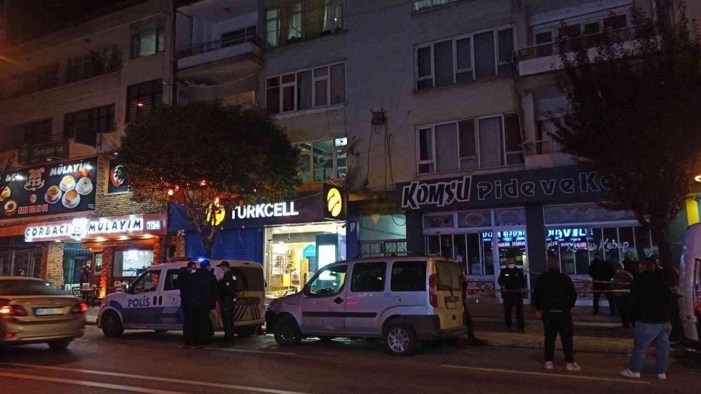 Sırtından bıçaklanarak öldürülen Uğur Ay'ın cesedini babası buldu!