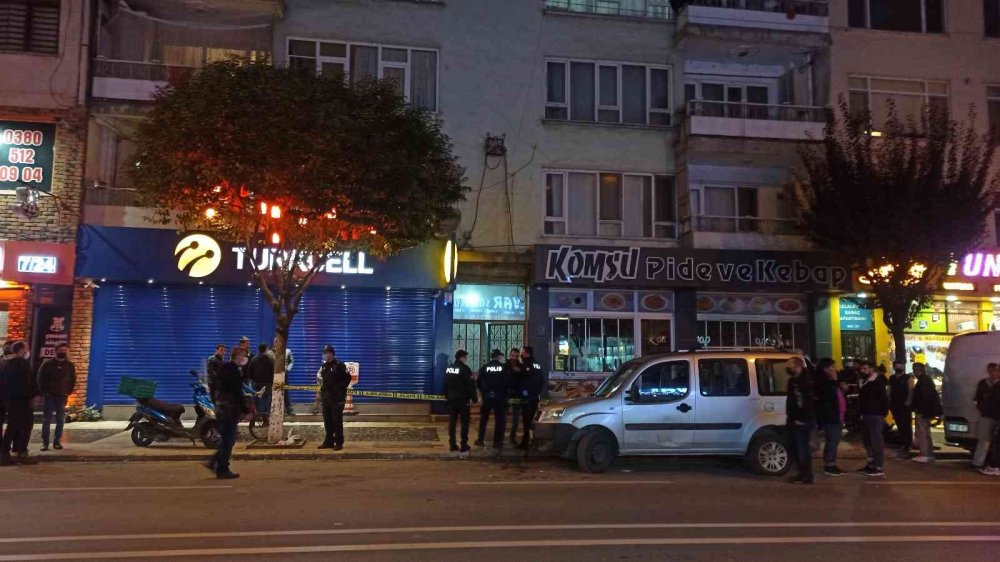 Sırtından bıçaklanarak öldürülen Uğur Ay'ın cesedini babası buldu!