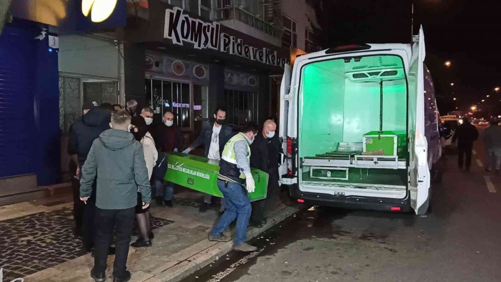 Sırtından bıçaklanarak öldürülen Uğur Ay'ın cesedini babası buldu!