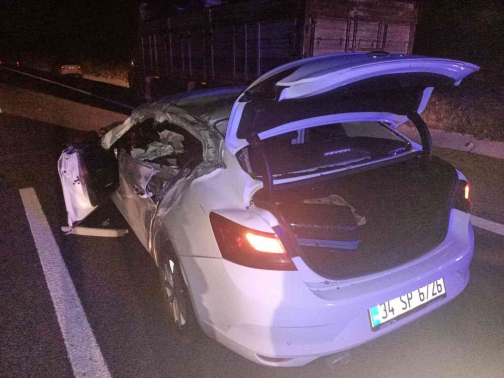 İzmir - İstanbul yolunda 2 kamyon ve 1 otomobil çarpıştı! 5 yaralı