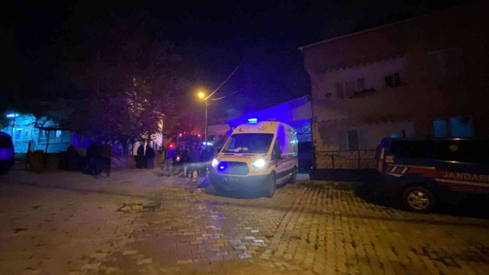 Patlayan su ısıtıcısı felaket oldu! Alevlerin arasında mahsur kalan yaşlı adamı komşuları kurtardı