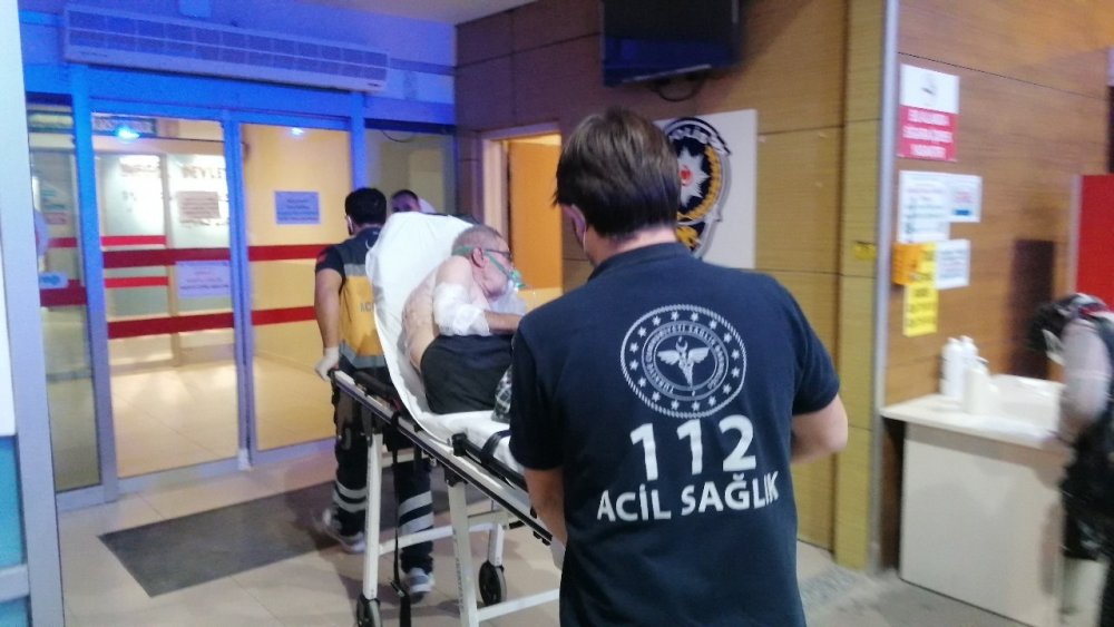 Patlayan su ısıtıcısı felaket oldu! Alevlerin arasında mahsur kalan yaşlı adamı komşuları kurtardı