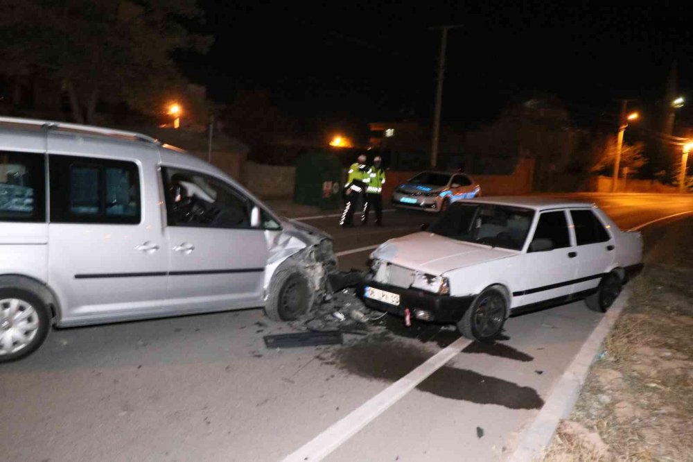 Alkol aldı araç kullandı kaza yaptı ehliyeti yok polise içtiği içkiyi sordu! Aksaray'da polisin sınavı