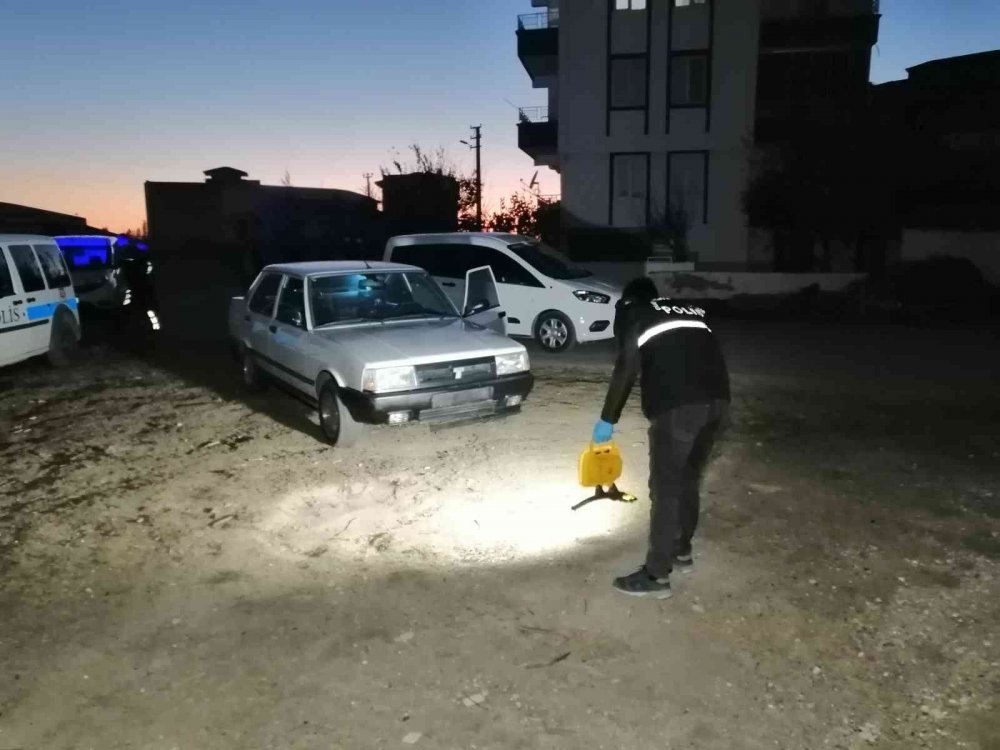 Çalıntı otomobille gün boyu gezdi! Yakalanan hırsıza ilk cezayı annesi kesti
