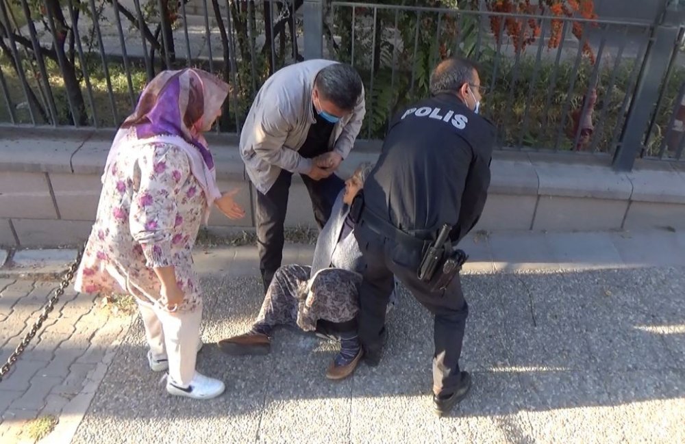 Çalıntı otomobille gün boyu gezdi! Yakalanan hırsıza ilk cezayı annesi kesti