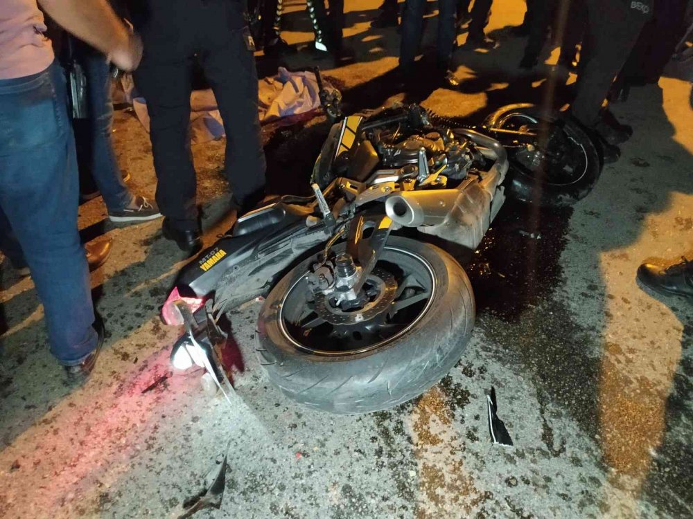 Kamyonetle çarpışan gen. motosiklet sürücüsü öldü! Arkadaşı yaralı