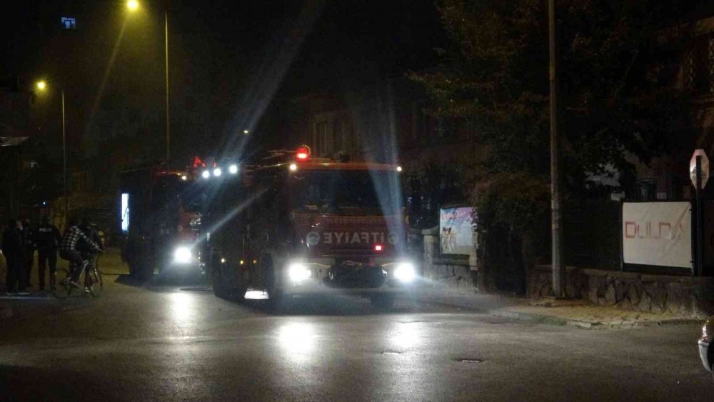 Müstakil evde yangın paniği! Genç kız mahsur kaldı