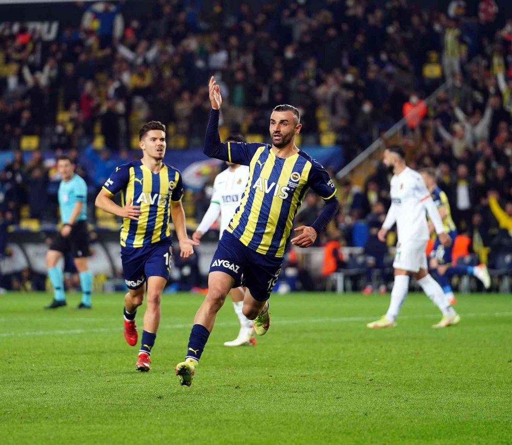 Fenerbahçe Kadıköy'de Alanyaspor'a 2-1 mağlup oldu
