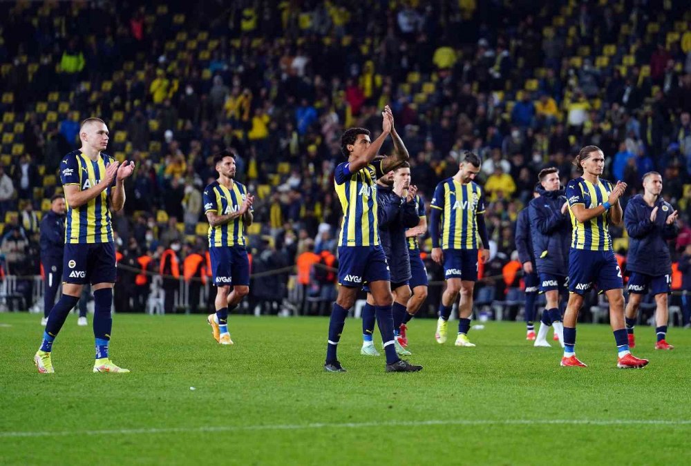 Fenerbahçe Kadıköy'de Alanyaspor'a 2-1 mağlup oldu