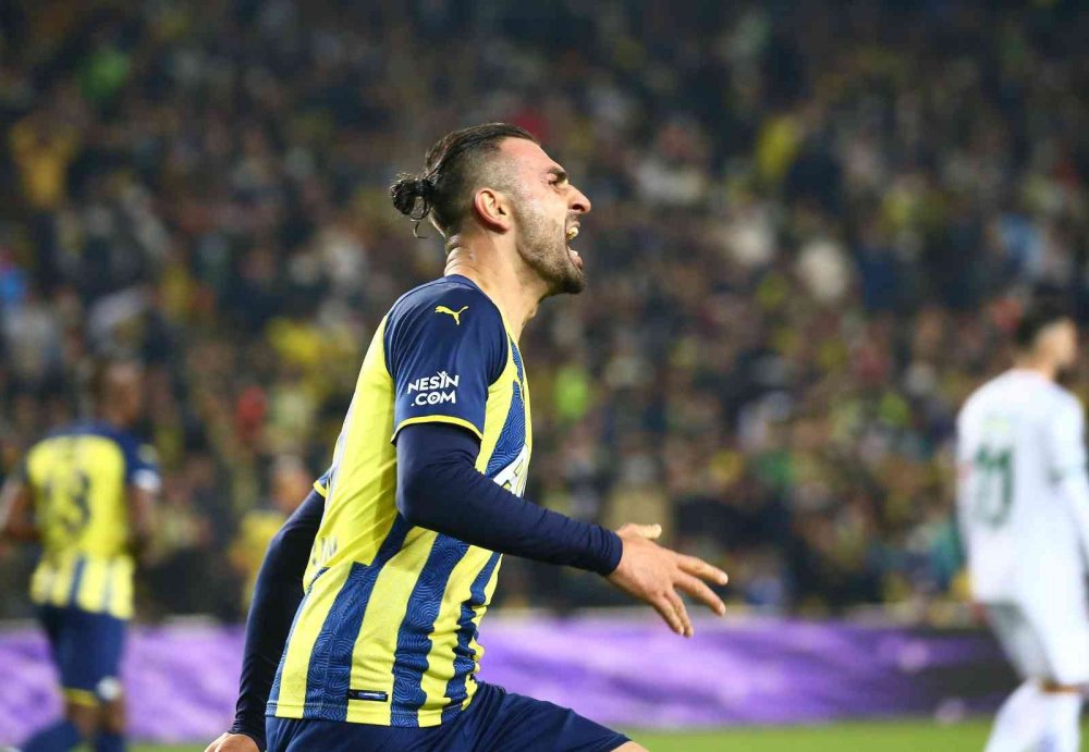 Fenerbahçe Kadıköy'de Alanyaspor'a 2-1 mağlup oldu