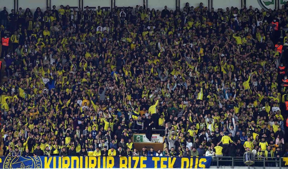 Fenerbahçe Kadıköy'de Alanyaspor'a 2-1 mağlup oldu