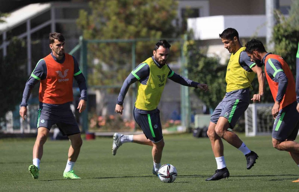 Konyaspor'da Fenerbahçe maçı hazırlıkları başladı