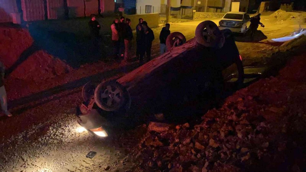 Kavga ihbarına giden polisten kaçarken araç takla attı! 3 şahıs kayıplara karıştı