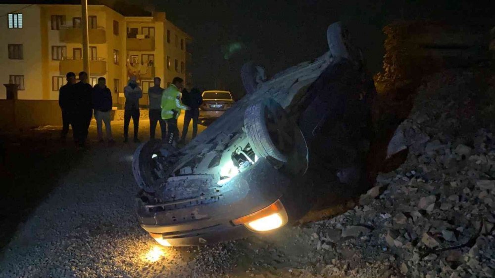 Kavga ihbarına giden polisten kaçarken araç takla attı! 3 şahıs kayıplara karıştı