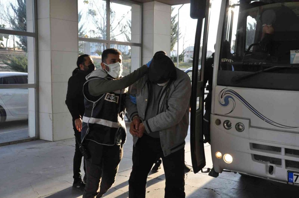 Karaman’da kız çocuklarına zorla fuhuş yaptıran 4'ü kadın 9 kişi yakalandı