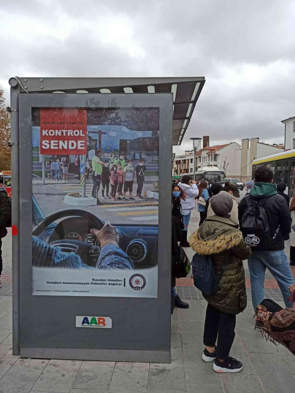 Konya Emniyet Müdürlüğü kazalara karşı bu reklamlarla farkındalık oluşturuyor