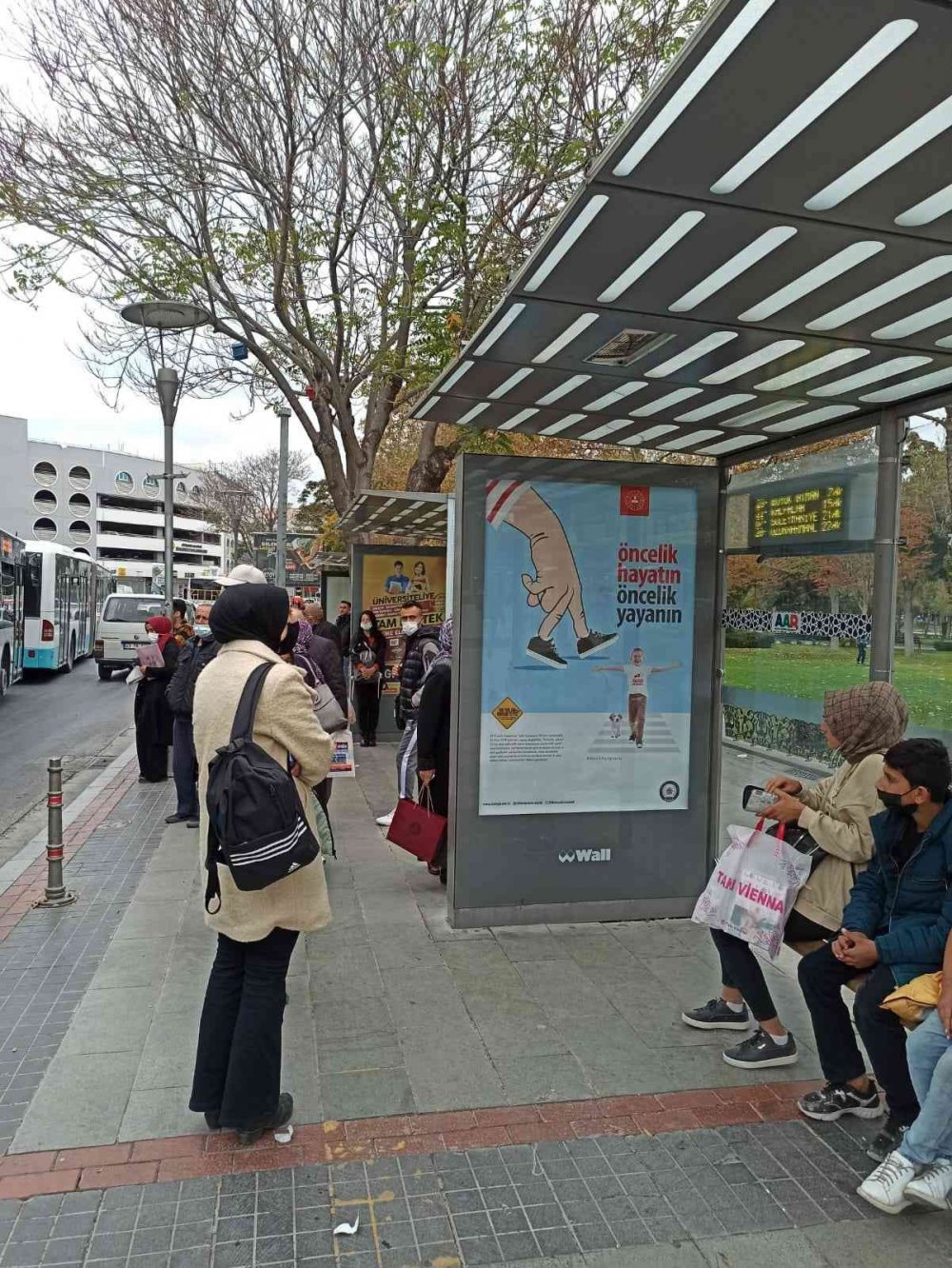 Konya Emniyet Müdürlüğü kazalara karşı bu reklamlarla farkındalık oluşturuyor