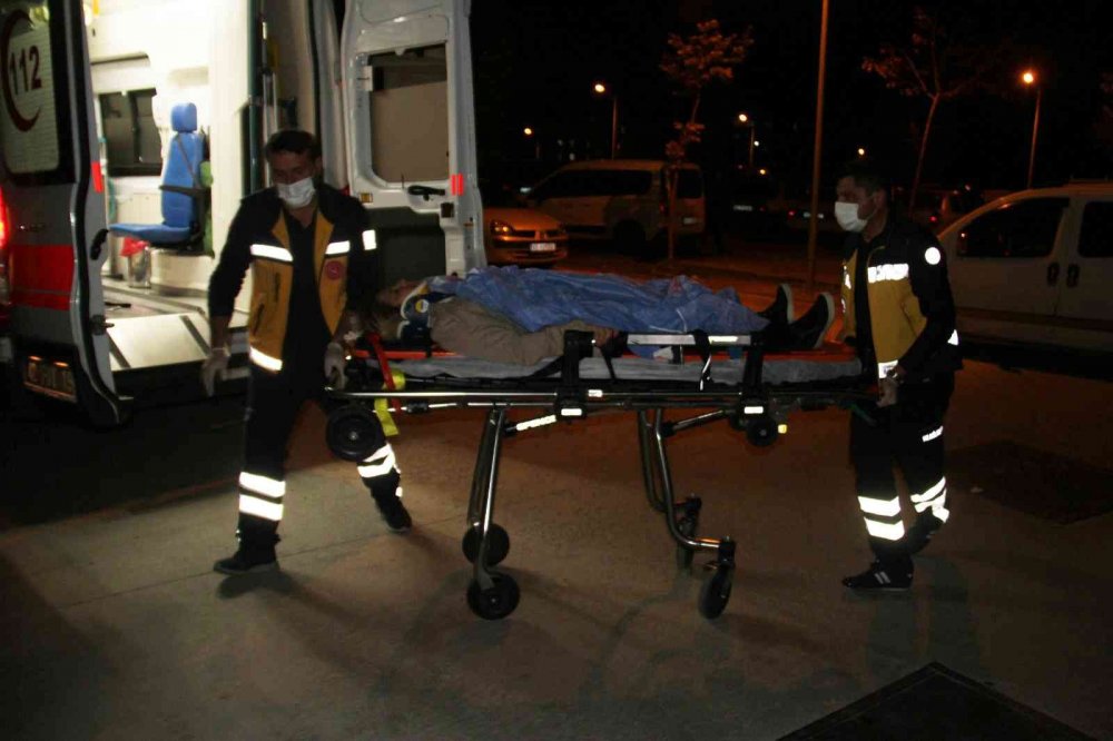 Konya'da otomobil yolcu minibüsü ile çarpıştı! 1'i hamile 8 yaralı