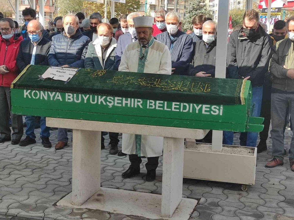 Konya'da Zümrüt Apartmanı'ndan sağ kurtulan Muhammed Kalem'e veda