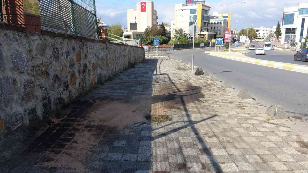 Aşırı hız ölüm getirdi! Duvara çarpan panelvan taklalar attı! 1 ölü 2 ağır yaralı