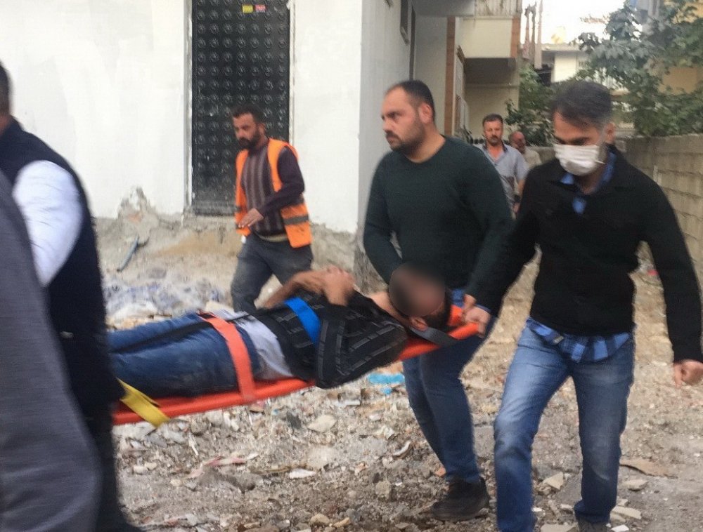 Balkon korkuluğu takarken elektrik akımına kapıldı! Genç işçi ağır yaralandı