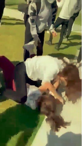 Durum vahim! Liseli genç kızların sosyal medya tartışması böyle bitti!