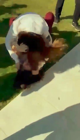 Durum vahim! Liseli genç kızların sosyal medya tartışması böyle bitti!