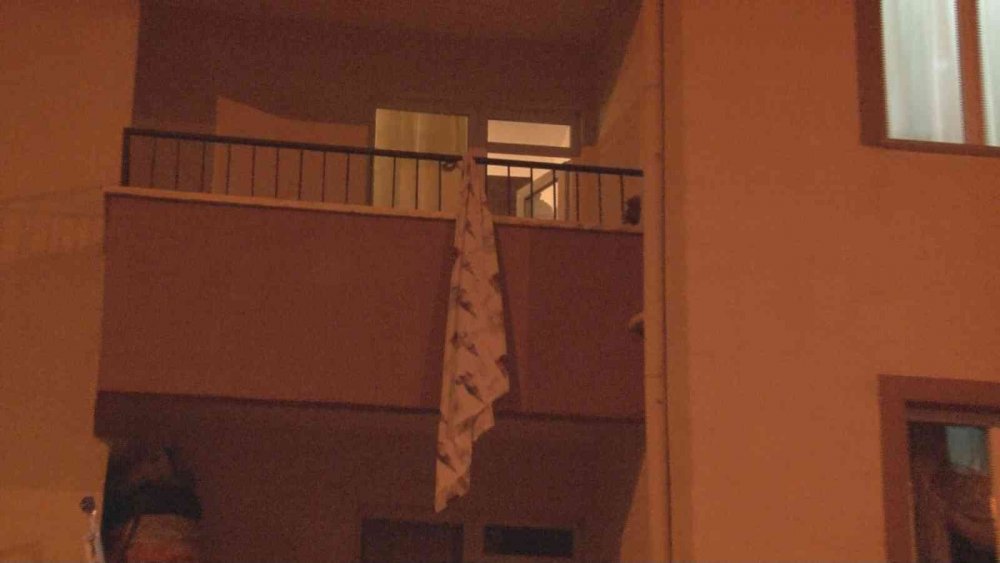 Alkollü eşinden çarşafla kaçmaya çalıştı! Genç kadın 3'üncü kattan beton zemine düştü