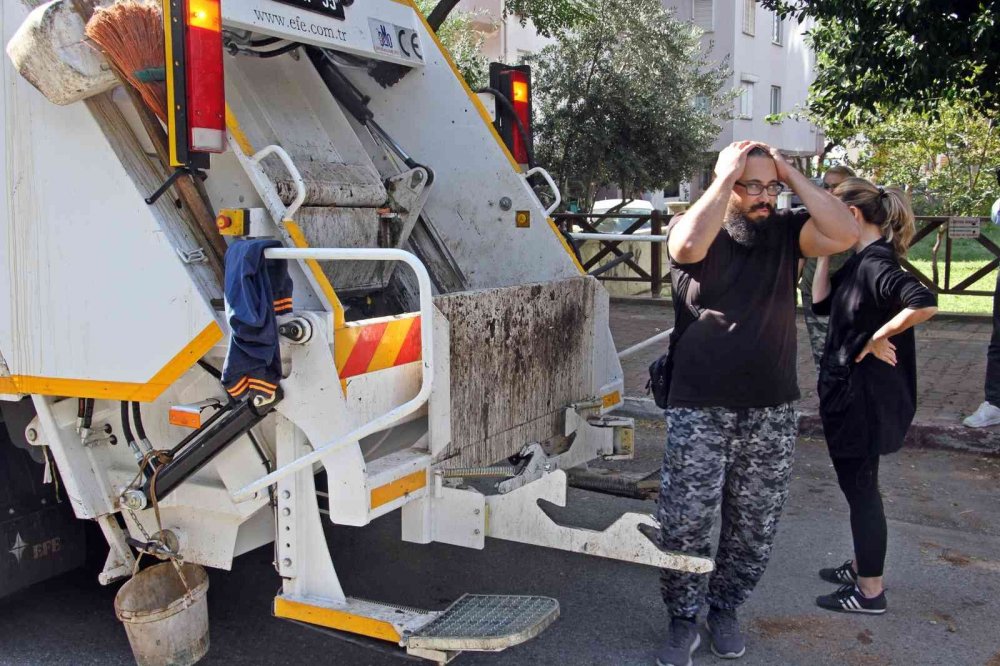 'Ceset gömüyor' ihbarı ortalığı karıştırdı! Köpeğini çöp kamyonunda görünce çılgına döndü