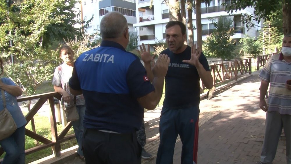 'Ceset gömüyor' ihbarı ortalığı karıştırdı! Köpeğini çöp kamyonunda görünce çılgına döndü