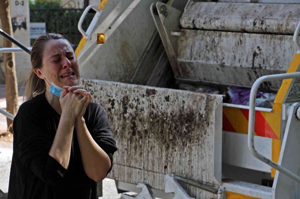 'Ceset gömüyor' ihbarı ortalığı karıştırdı! Köpeğini çöp kamyonunda görünce çılgına döndü