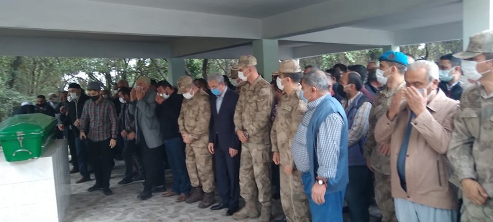 Devriye atarken kazada ölen güvenlik koruyucusu Mustafa Çetin dualarla toprağa verildi