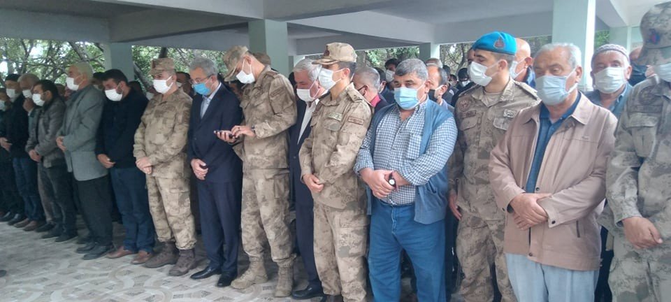 Devriye atarken kazada ölen güvenlik koruyucusu Mustafa Çetin dualarla toprağa verildi