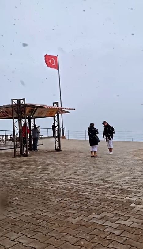 Kış kapıda! Antalya’ya da kar düştü