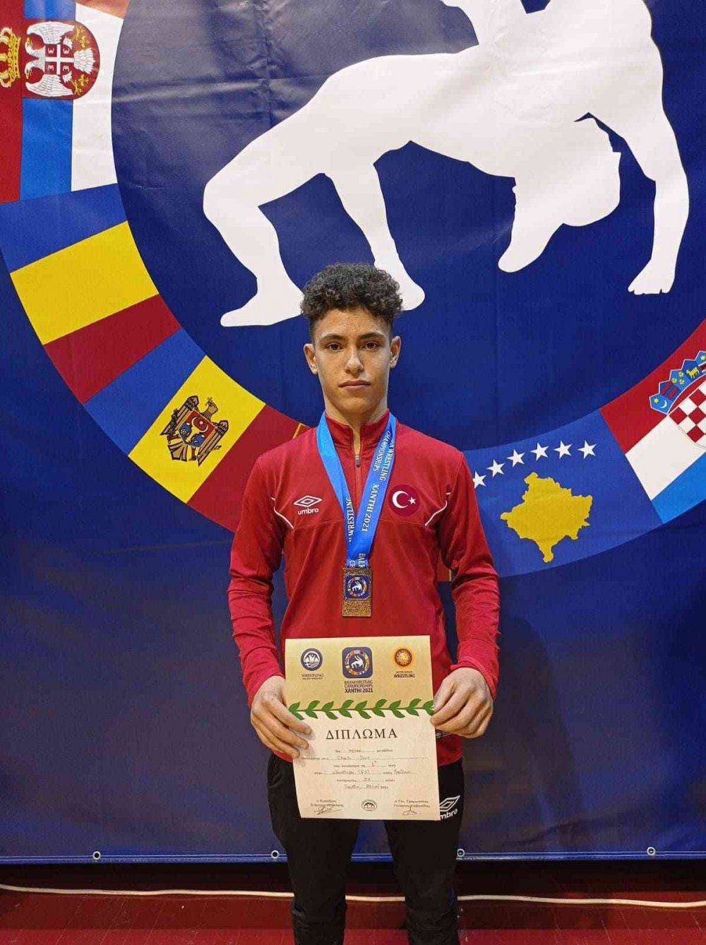 Konyalı güreşçi Cihat Dur sözünü tuttu! Yunanistan'dan altın madalya ile döndü