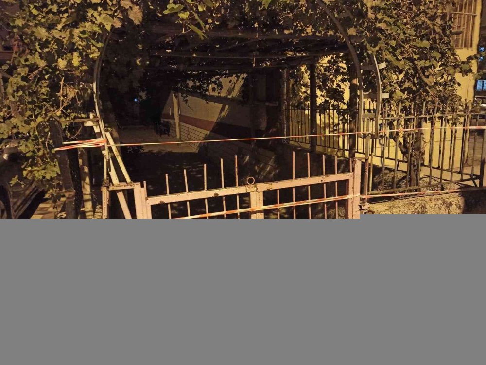 Ankara'da göçük tehlikesi! Kolonu çatlayan bina boşaltıldı