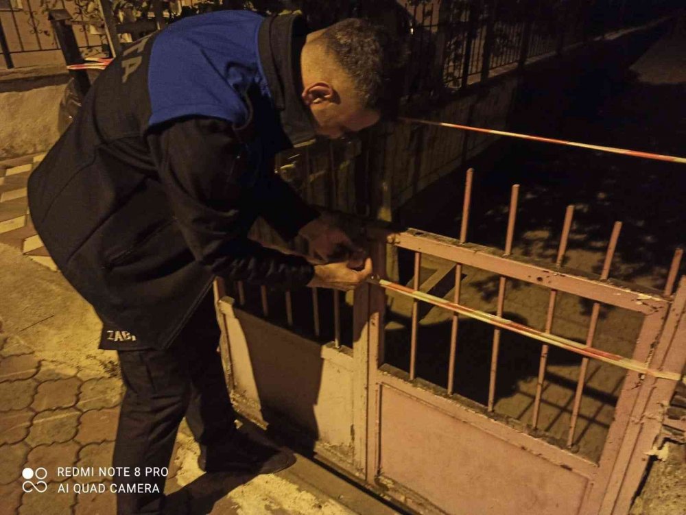 Ankara'da göçük tehlikesi! Kolonu çatlayan bina boşaltıldı