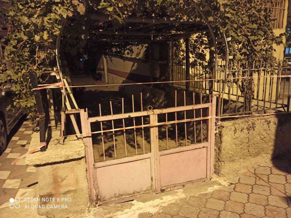 Ankara'da göçük tehlikesi! Kolonu çatlayan bina boşaltıldı