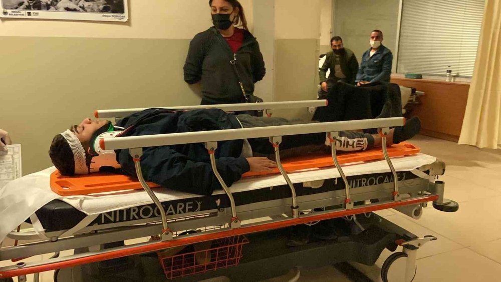 Elektrikli bisikletle çarpışan otomobil kanala uçtu! 5 yaralı