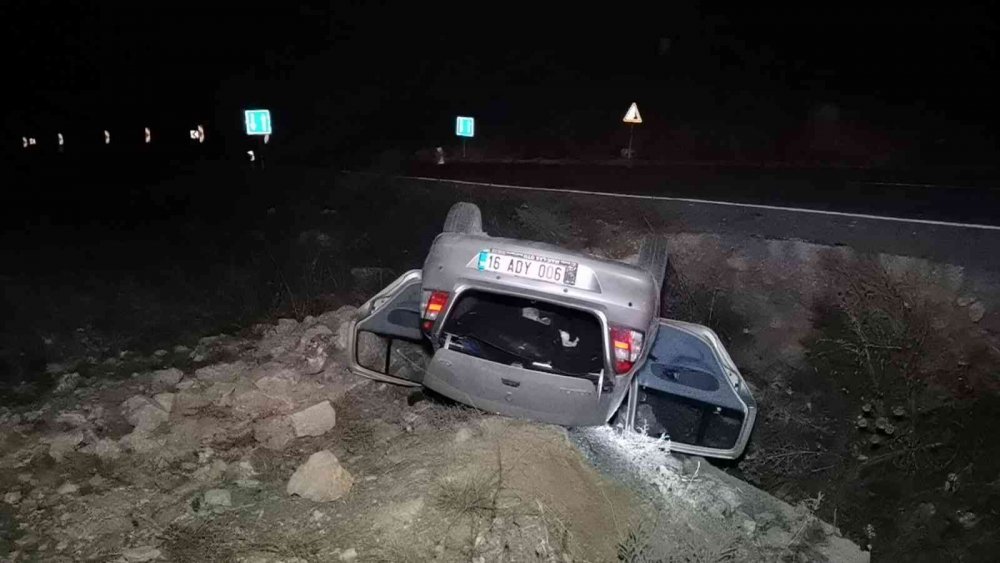 Elektrikli bisikletle çarpışan otomobil kanala uçtu! 5 yaralı