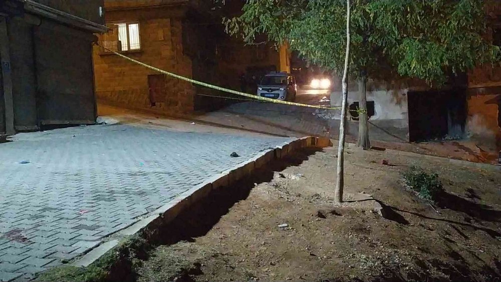 Komşula ailelerin alacak verecek kavgası kanlı bitti! 2’si ağır 5 yaralı