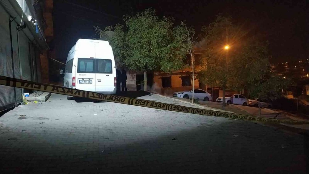 Komşula ailelerin alacak verecek kavgası kanlı bitti! 2’si ağır 5 yaralı