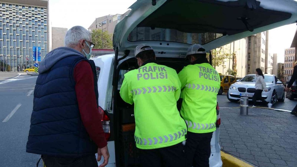 Taksicilere denetim! Ceza yiyen taksici isyan etti: Müşteri alsam suç almasam suç