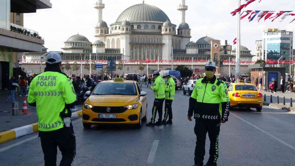 Taksicilere denetim! Ceza yiyen taksici isyan etti: Müşteri alsam suç almasam suç