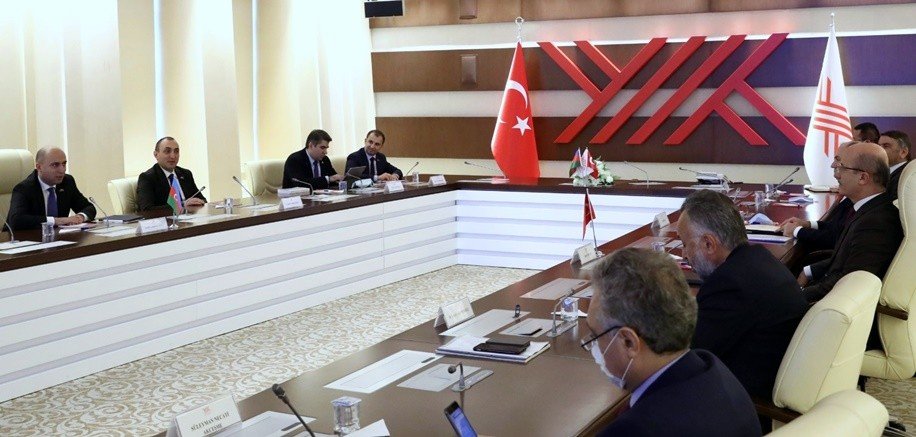 Azerbaycan Eğitim Bakanı Amrullayev YÖK Başkanı Özvar’ı ziyaret etti