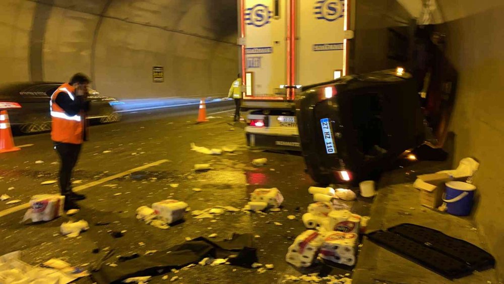 Kırkgeçit Tünelleri'nde feci kaza! 2'si tır 4 araç birbirine girdi