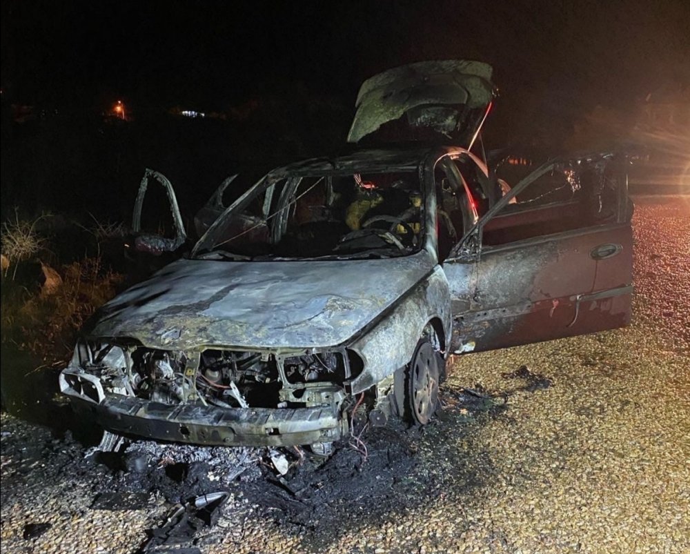 Seyir halinde alev alan araçtan son anda kurtuldular