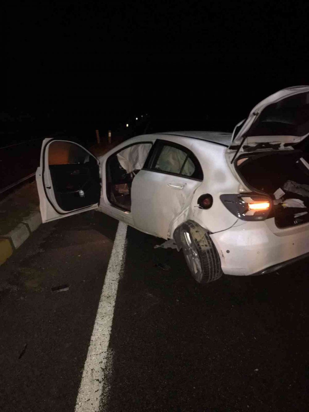 Uşak - Afyon yolunda kaza! Hava yastığı sayesinde ucuz atlattı