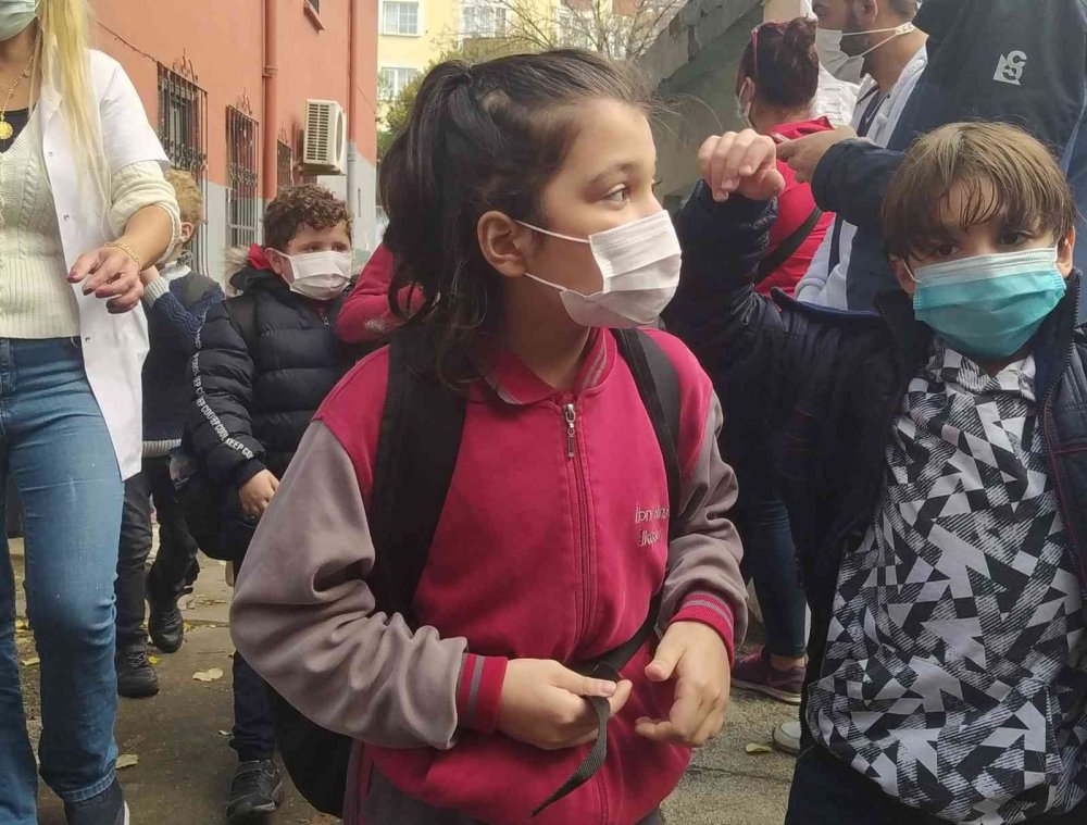 Eğitime okullarda devam kararı en çok veliler ve esnafı sevindirdi