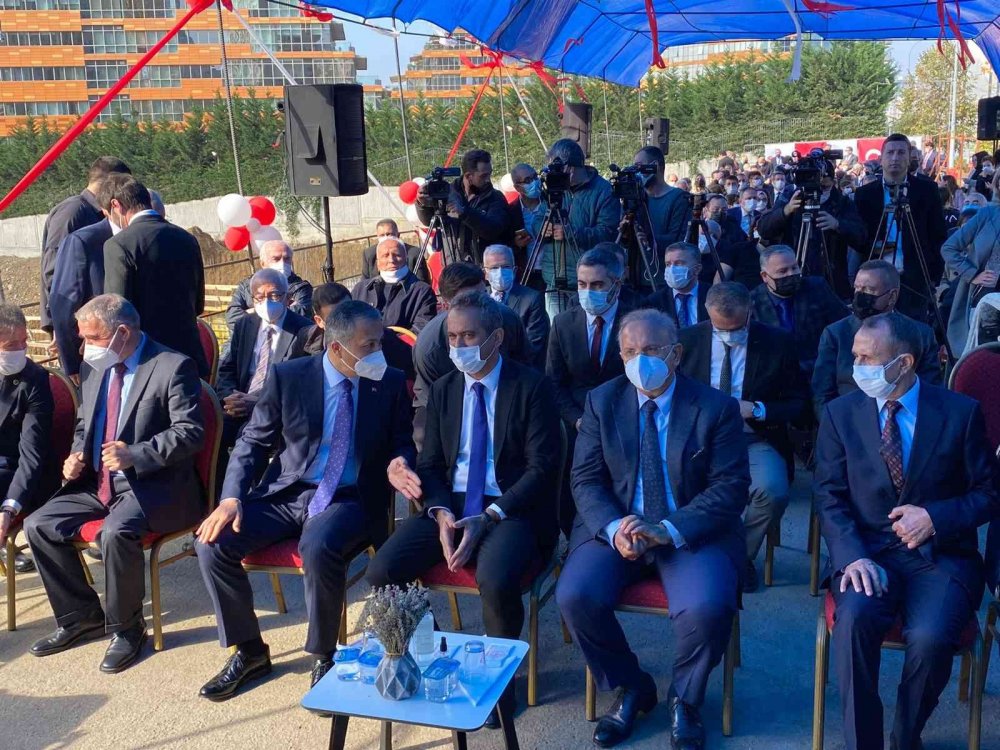 Milli Eğitim Bakanı Özer: Yüz yüze eğitime devam etme kararlılığı içerisindeyiz